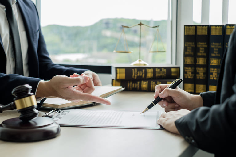 交通事故の弁護士費用特約とは?活用方法や使うべきタイミングを徹底解説