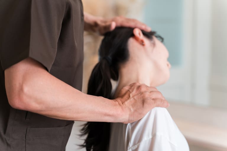 むちうちとは?弁護士に相談するタイミングは?