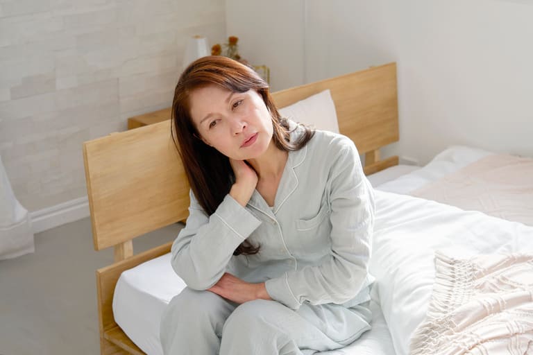 むち打ちで弁護士特約は活用すべき!?弁護士に相談すべきタイミングとは